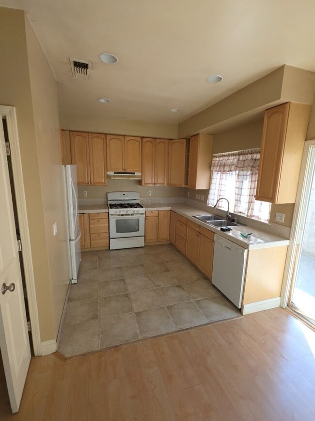 Photo - 10401 Point Lakeview Rd Unit 10401 Point Lakeview Rd  B