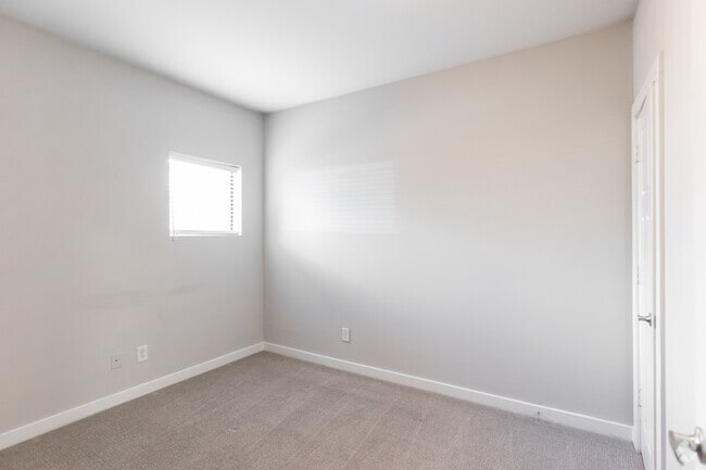 1BR, 1BA - Garfield - 622-676SF - Bedroom