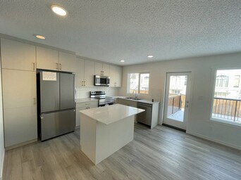 Photo - 905-172 172 St SW