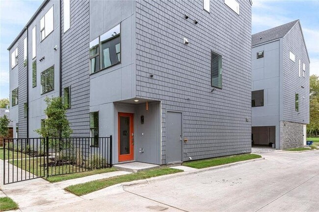 Photo - 427 W 10th St Apartments Unit 401