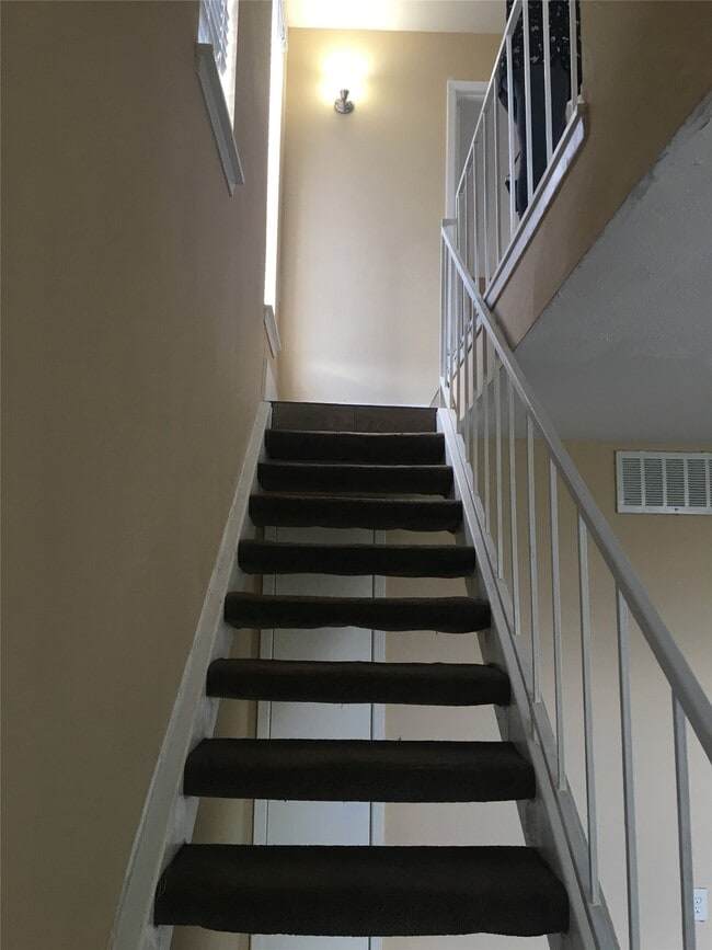 Photo - 5625 Antoine Dr Unidad 313