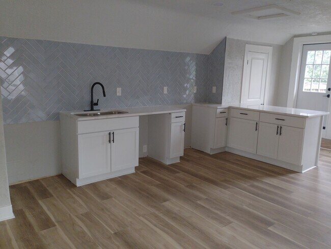 1712-1714-1714 Bryden Rd