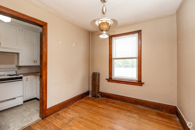 1BR, 1BA - 650 SF - Winona A - Dining Room