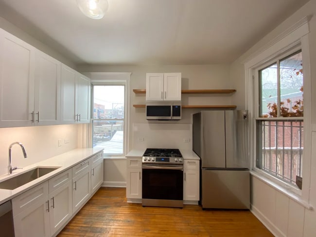 Photo - 1030 N Winchester Ave Unidad 1R