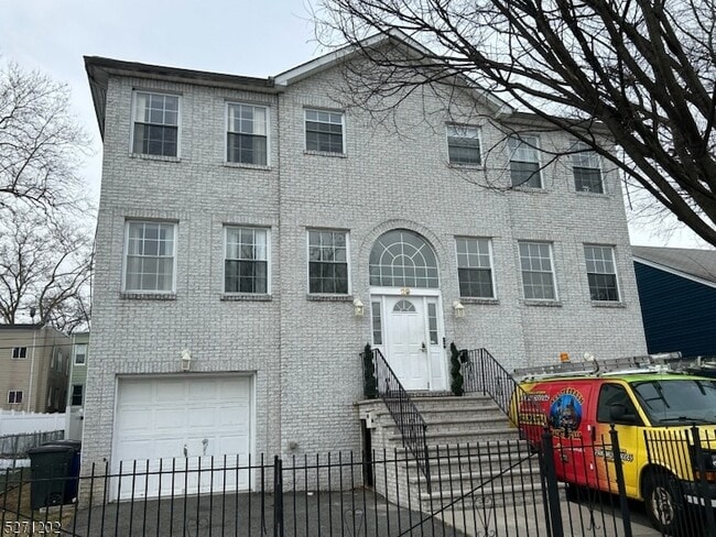 Photo - 29 Madonna Pl Unit A