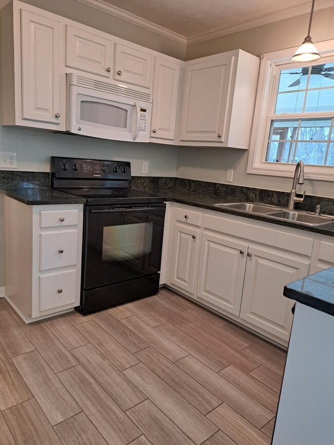 Photo - 1908 Joslyn Dr