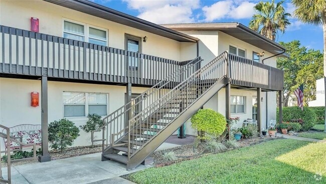 Building Photo - 900 Ave Z SE Unit A3 Rental