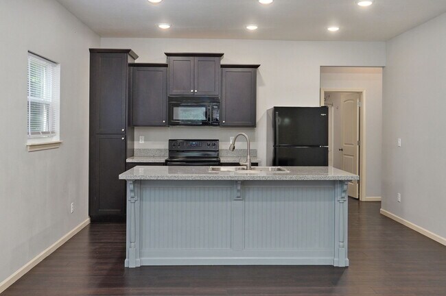 Photo - 717 S Grant Ave