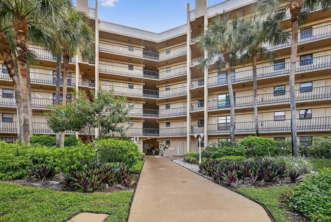 Building Photo - 4640 Lucerne Lakes Blvd W Unit 102