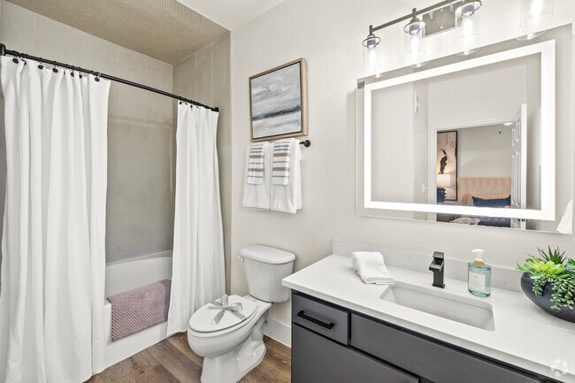 2BR, 2BA - 1,137SF - Primary Bathroom