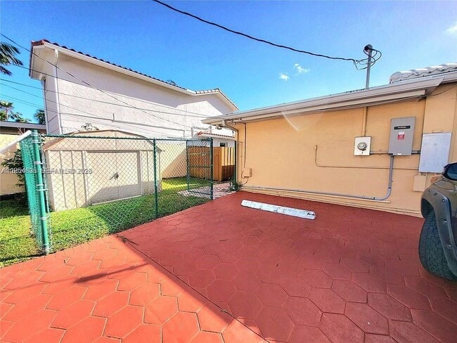 Photo - 215 S 12th Ave Unit Back