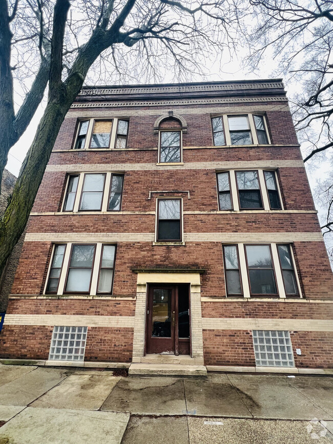 Building Photo - 1045 E 73rd St Rental