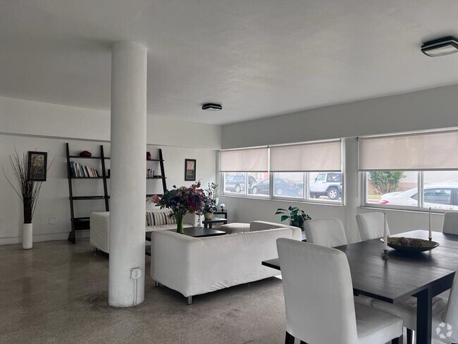 Building Photo - 1420 Pennsylvania Ave Unit 209 Rental