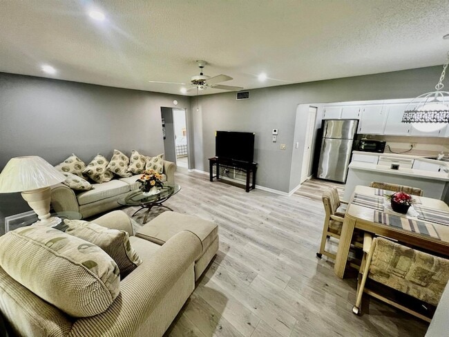 Photo - 408 Pine Glen Ln