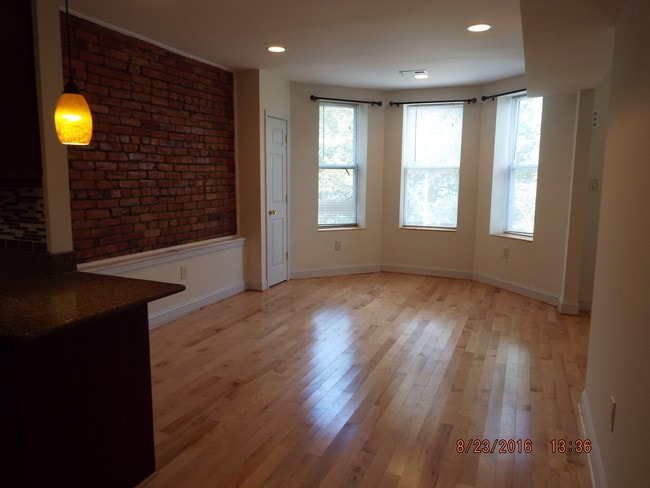 Living Rm - 1478 Chapin St NW Unit 2