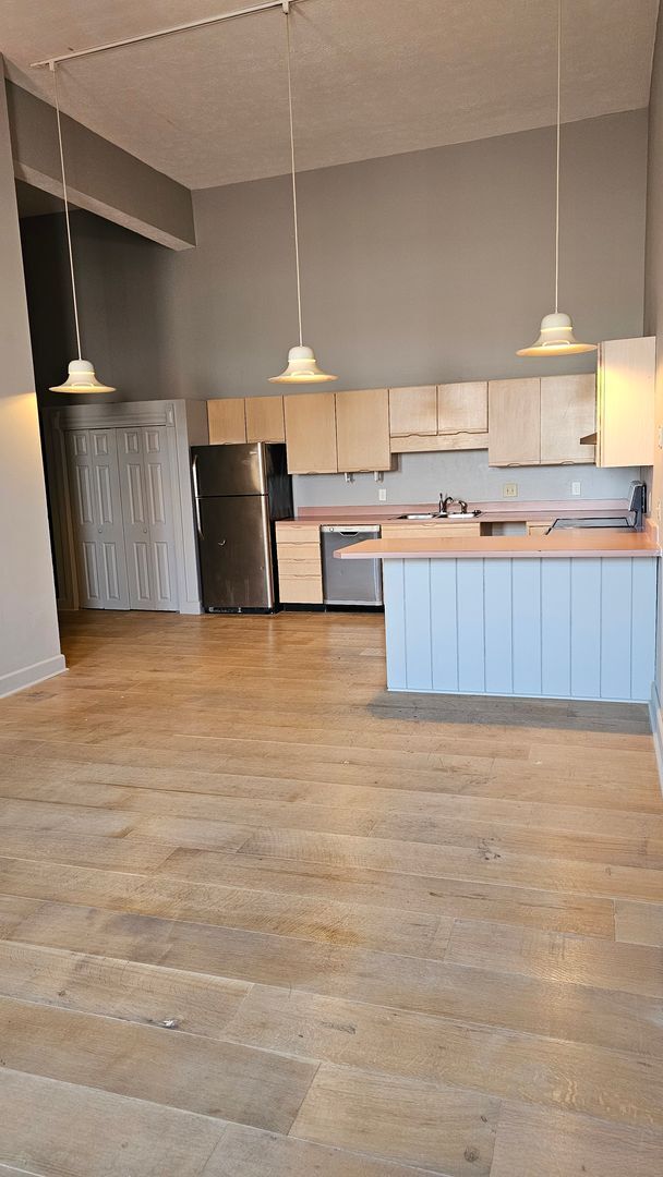 Photo - 2 Months Free — Downtown 2 Bedroom Near IU Unidad B