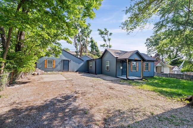 1236 E 83rd Terrace