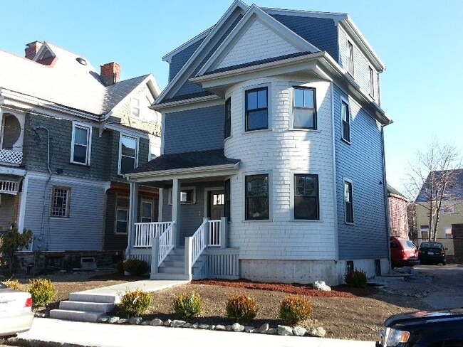 Building Photo - 84 Linden St Unit 2 Rental