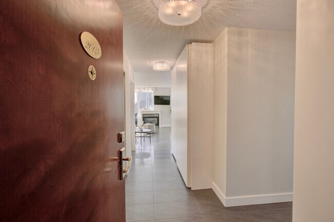 Photo - 1383 Marinaside Crescent Unit ID1345532P