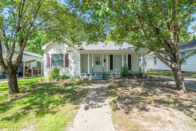 102 Chitwood St