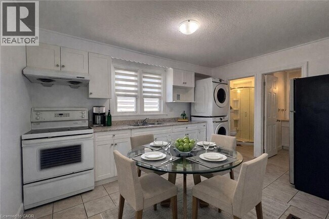 Photo - 480 Ottawa Street S