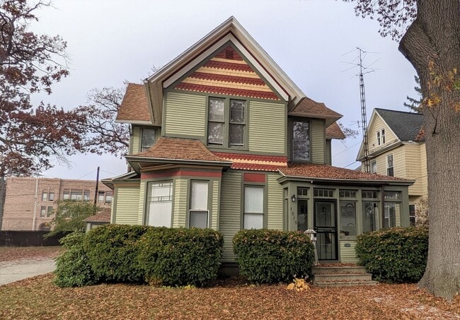 Building Photo - 1515 Peck St Unit 2