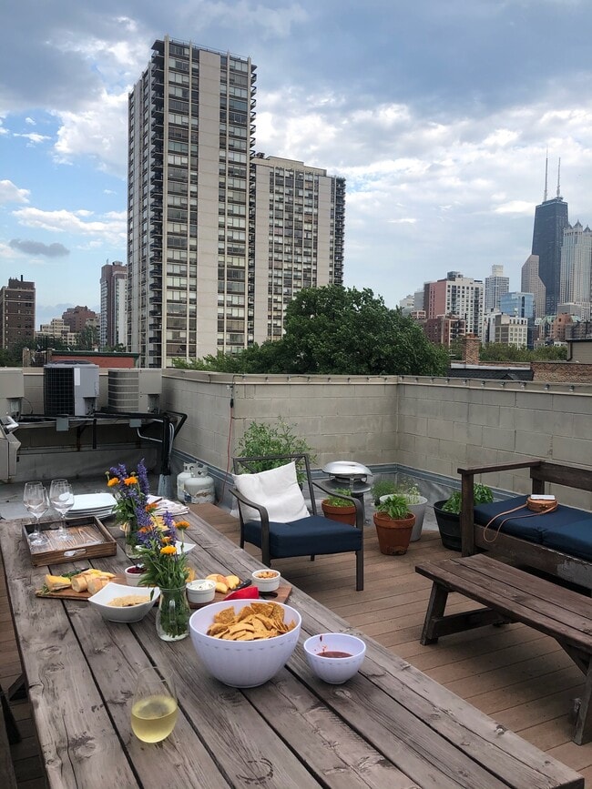 Photo - 1405 N Wells St