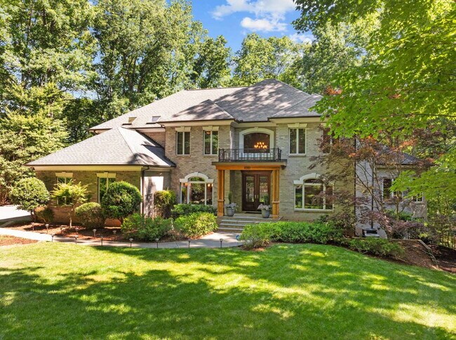 Photo - Luxurious 5-Bed Sanctuary with Scenic View...