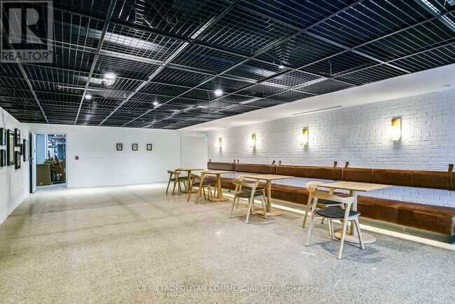 Photo - 2946 Dundas St W Unit 413