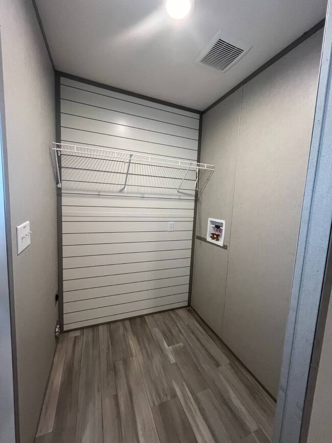 Photo - 3110 Victory Dr