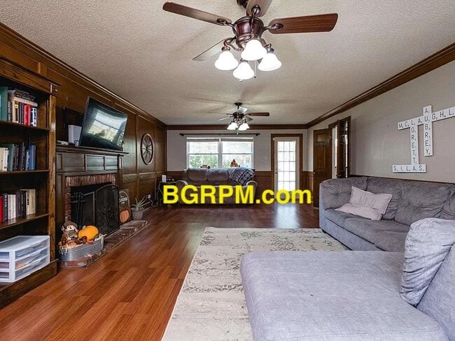 Photo - 4 BD 3 BA