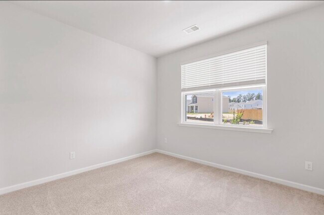 Photo - 102 Green Passage Ln