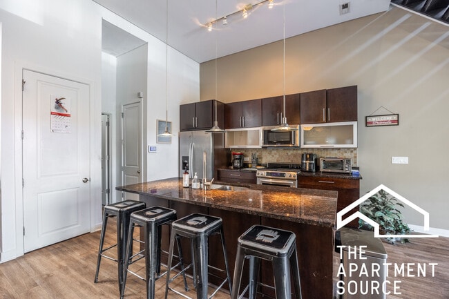 Photo - 1008 W Lake St