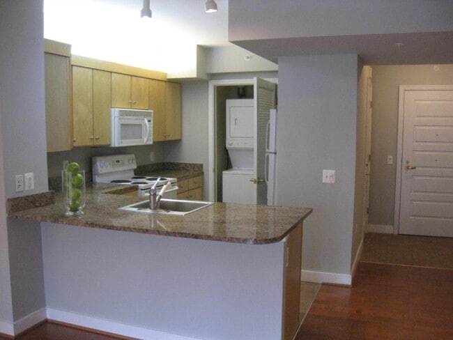 Photo - 631 D Street NW Unidad 736