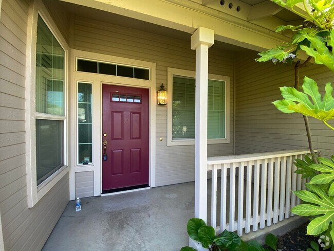 Building Photo - Castlerock Gated Community off Hilborn! Be... Rental