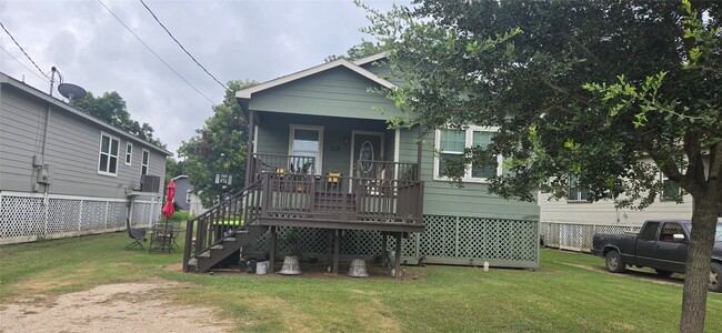 Photo - 718 E Columbus Dr House