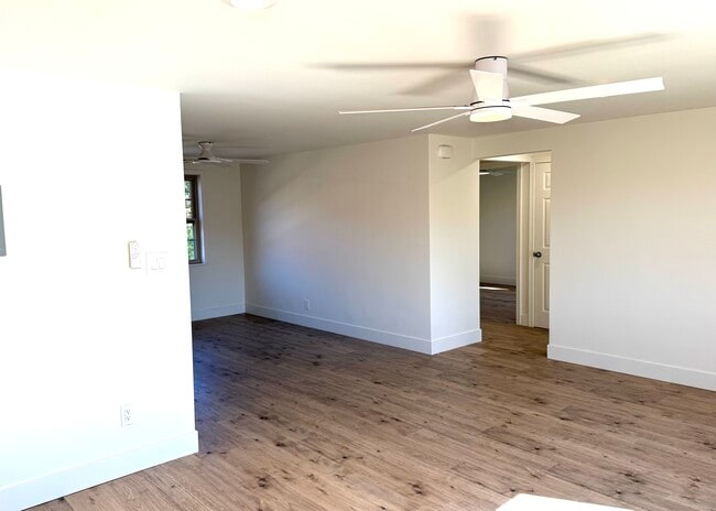 Sala de estar y comedor de 2 habitaciones - Bernhardt Heights