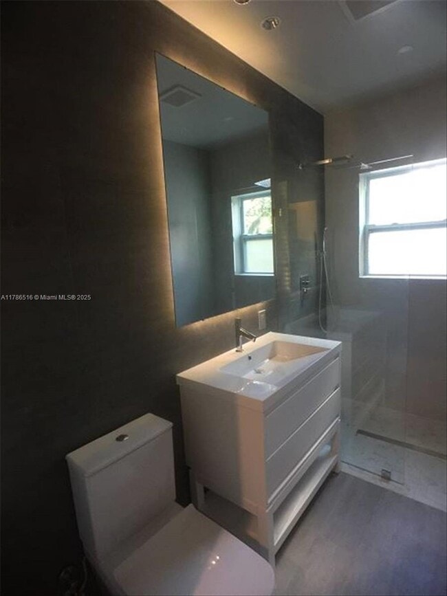 Photo - 6832 Mindello St