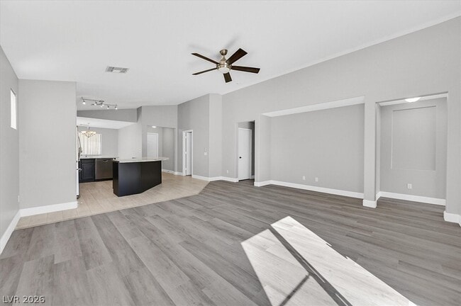 Photo - 3270 Cherum St