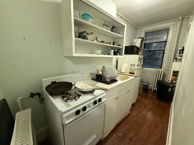 Building Photo - 44 Phillips St Rental