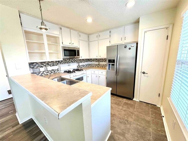 5934 Kevin Kelly Pl