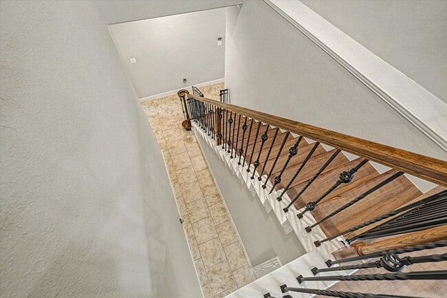 Photo - 102 N Victoriana Cir