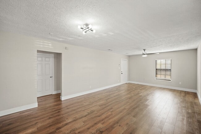 Photo - 5201 Pease St