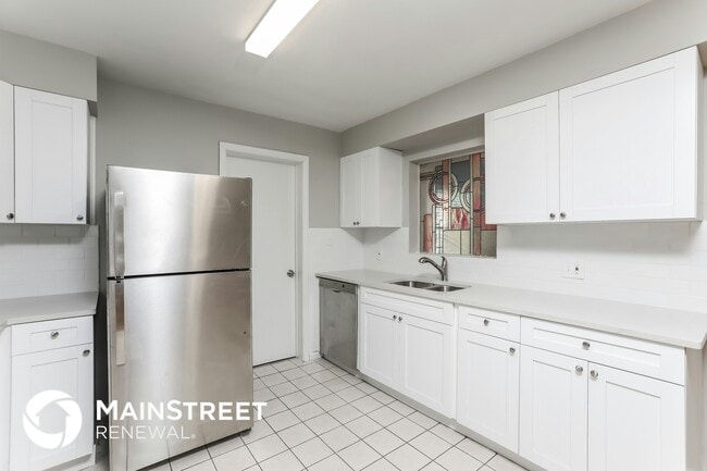 Photo - 723 E Grove Pl