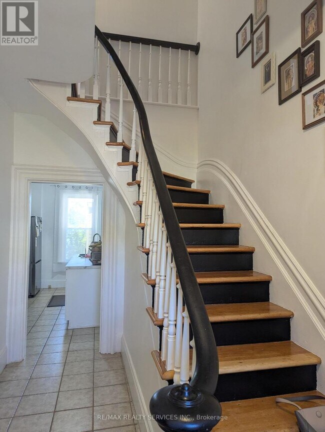 Photo - 159 Wellington St