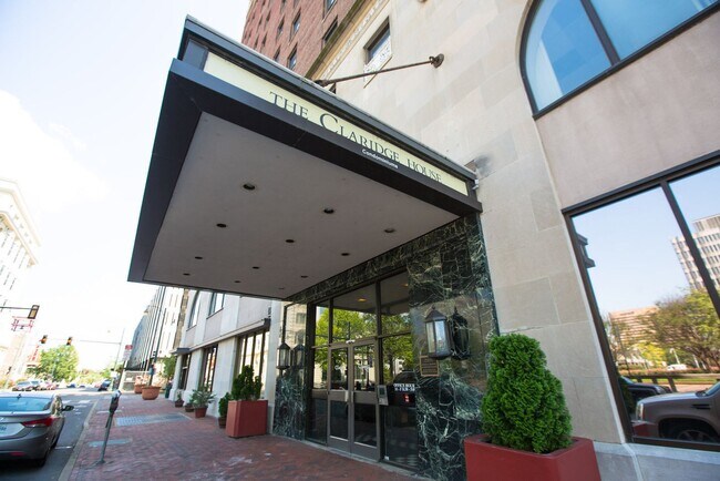 109 N Main St