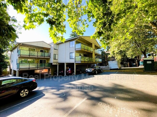 Building Photo - 321 Bellevue Way SE Unit 406