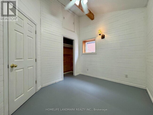 Photo - 1138 Woodbine Ave