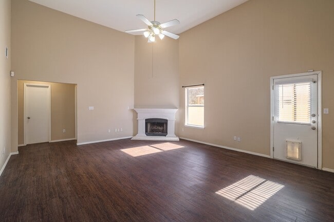 Living Room - 1019 Leeds Castle Walk