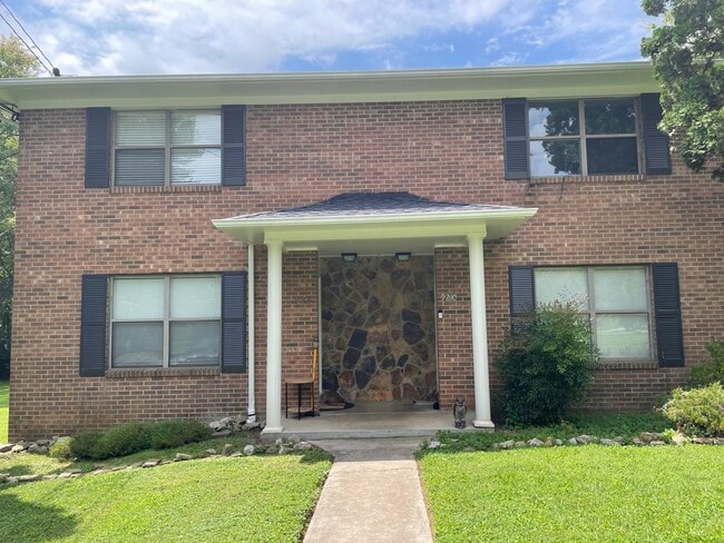 Building Photo - 9208 Pasadena Cir